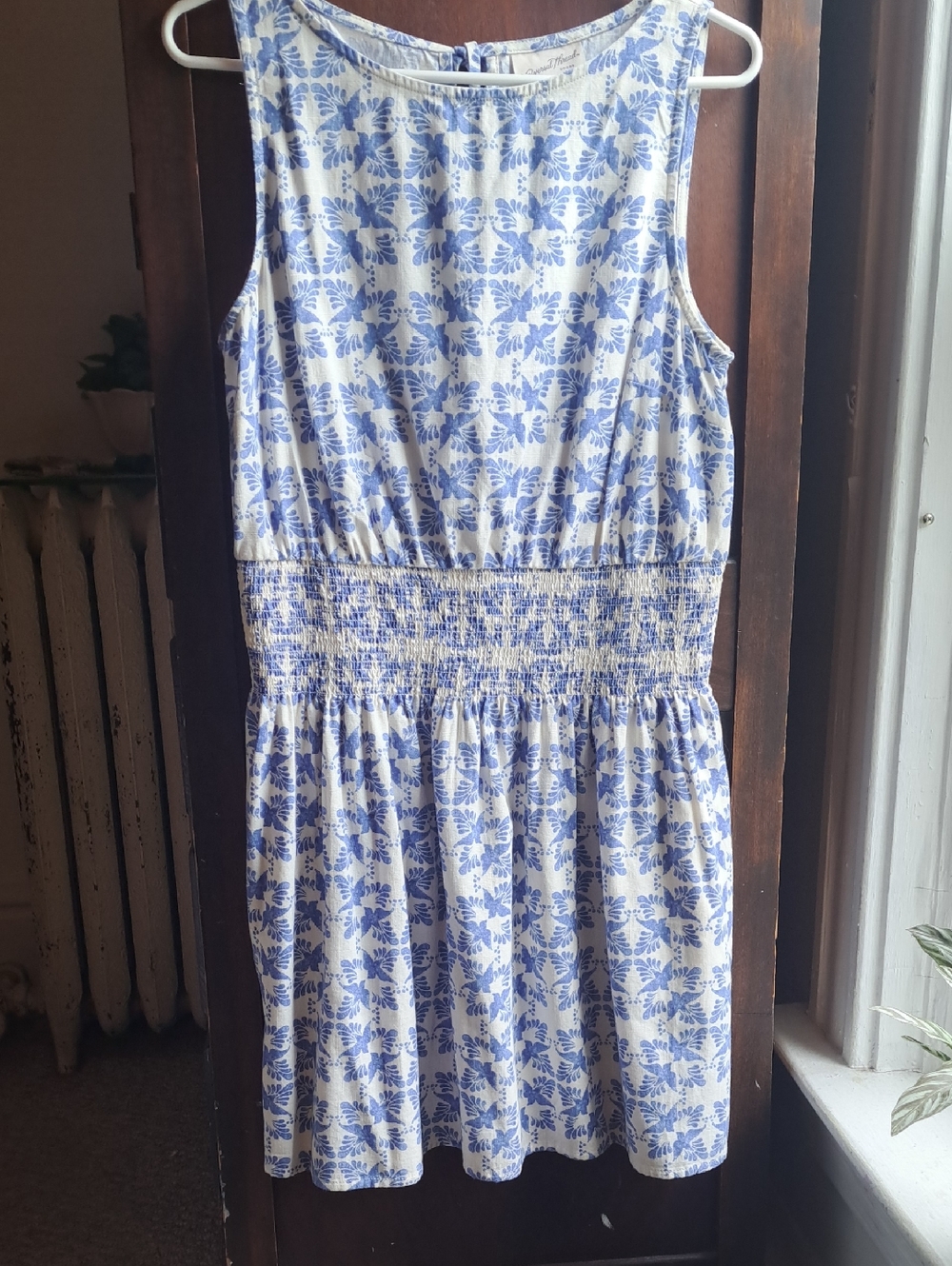 Universal Thread Woman's Size M Sleeveless Blue Floral Smocked Waist Dress